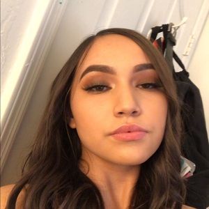 Meet your Posher, Janisa